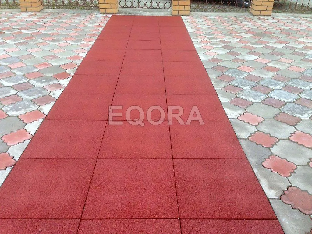 Резиновое покрытие для двора частного дома из резиновой крошки в Дмитре